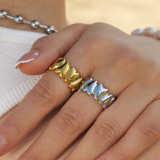 Elena - Anillo de oro con corazón inestable