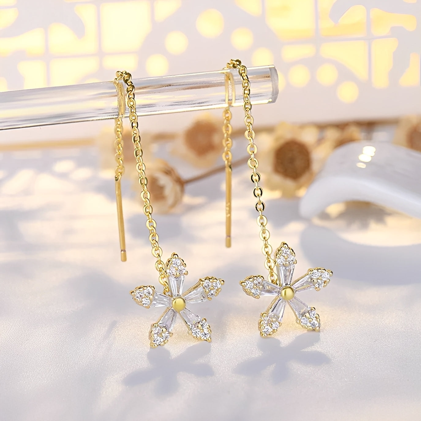 Sophie – Pendientes Diamantes en Hilo Flor (Par)