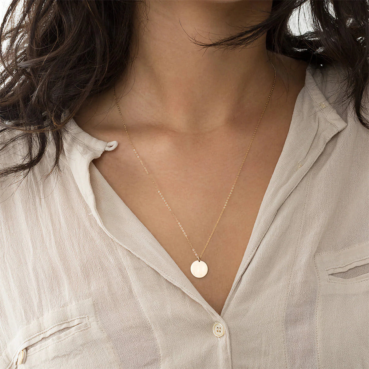 Collar con Colgante de Mujer con Plato Redondo y Cadena Fina