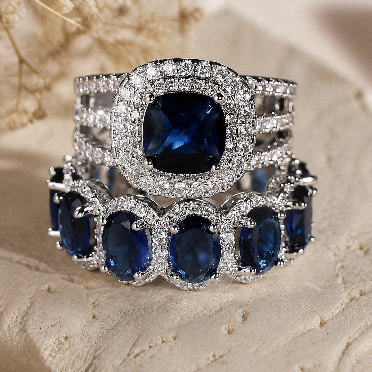Conjunto de Anillos Apilables para Mujeres con Piedra Central y Diseño Multifila
