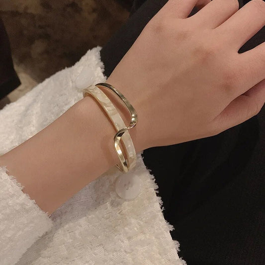 Brazalete ondulado con perlas - Oro 18K chapado