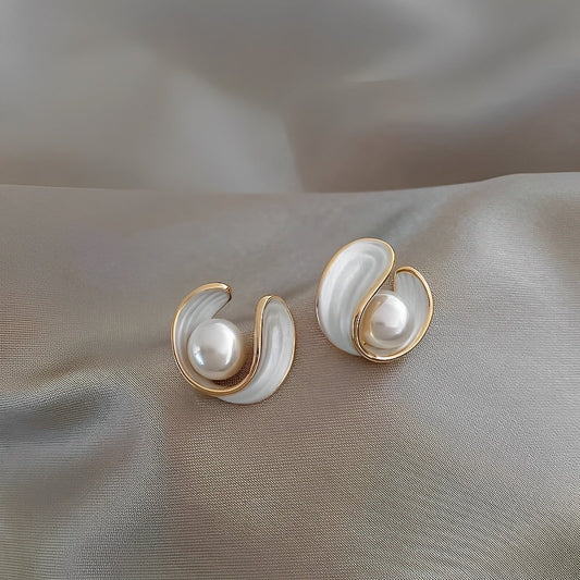 Aveline – Pendientes de Oro con Ópalo Blanco y Perlas