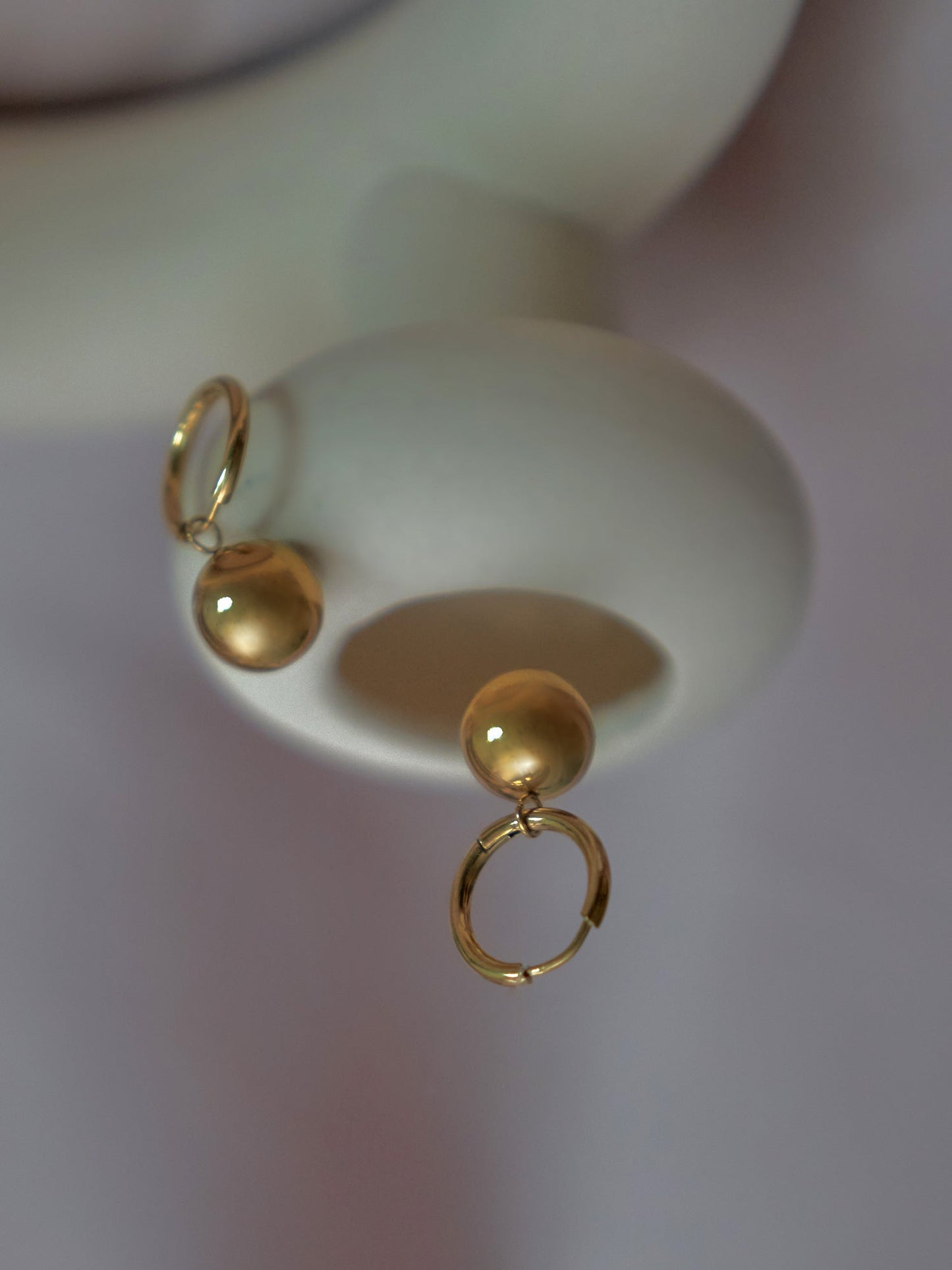 Clara - Aros de oro esféricos
