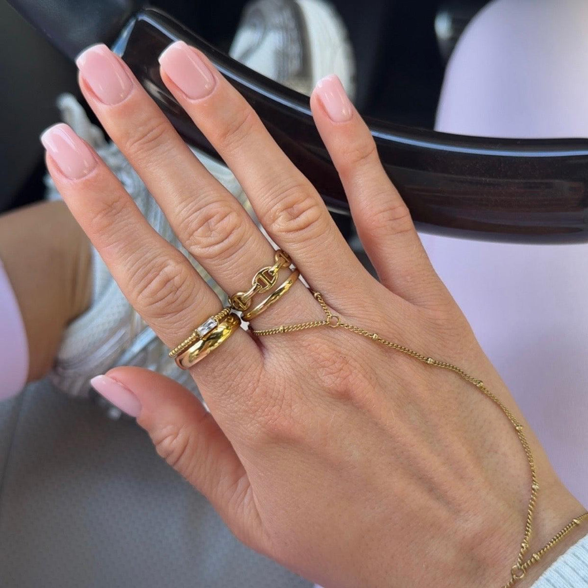 Anillo de Eslabones para Mujeres con Eslabones Ovales y Diseño Perforado