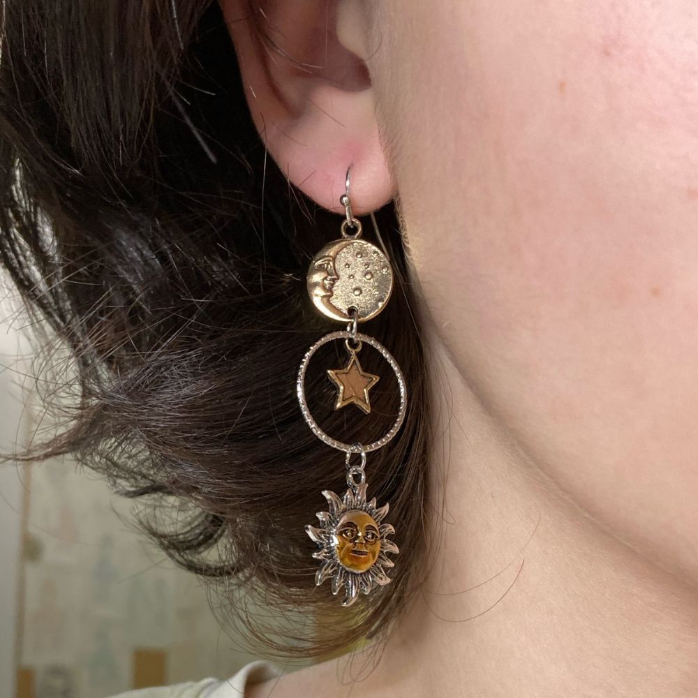 Damas Sol y Luna Pendientes en Diseño Mismatch (Par)