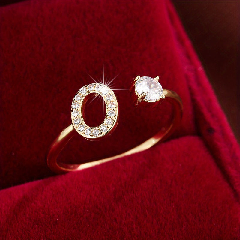 Nova – Anillo Moderno Abierto con Inicial y Circonitas