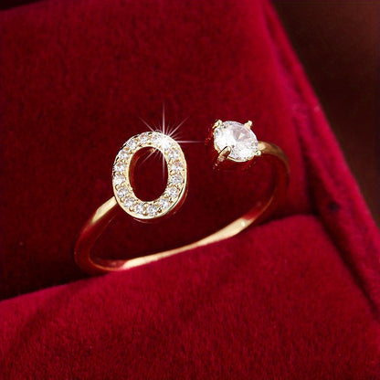 Nova – Anillo Moderno Abierto con Inicial y Circonitas
