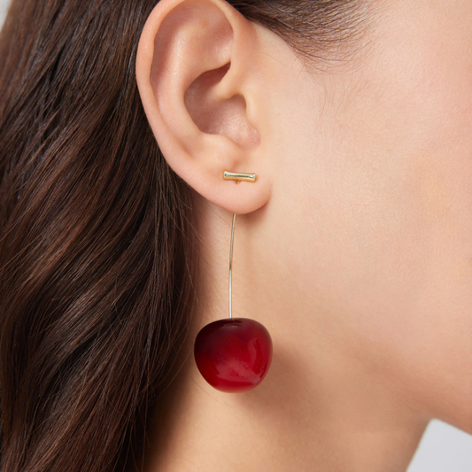 Red Cherry Earrings - Ligero pendiente de cereza