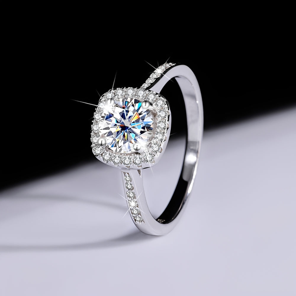 Anillo de Dama con Centro Redondo y Marco de Halo Cuadrado