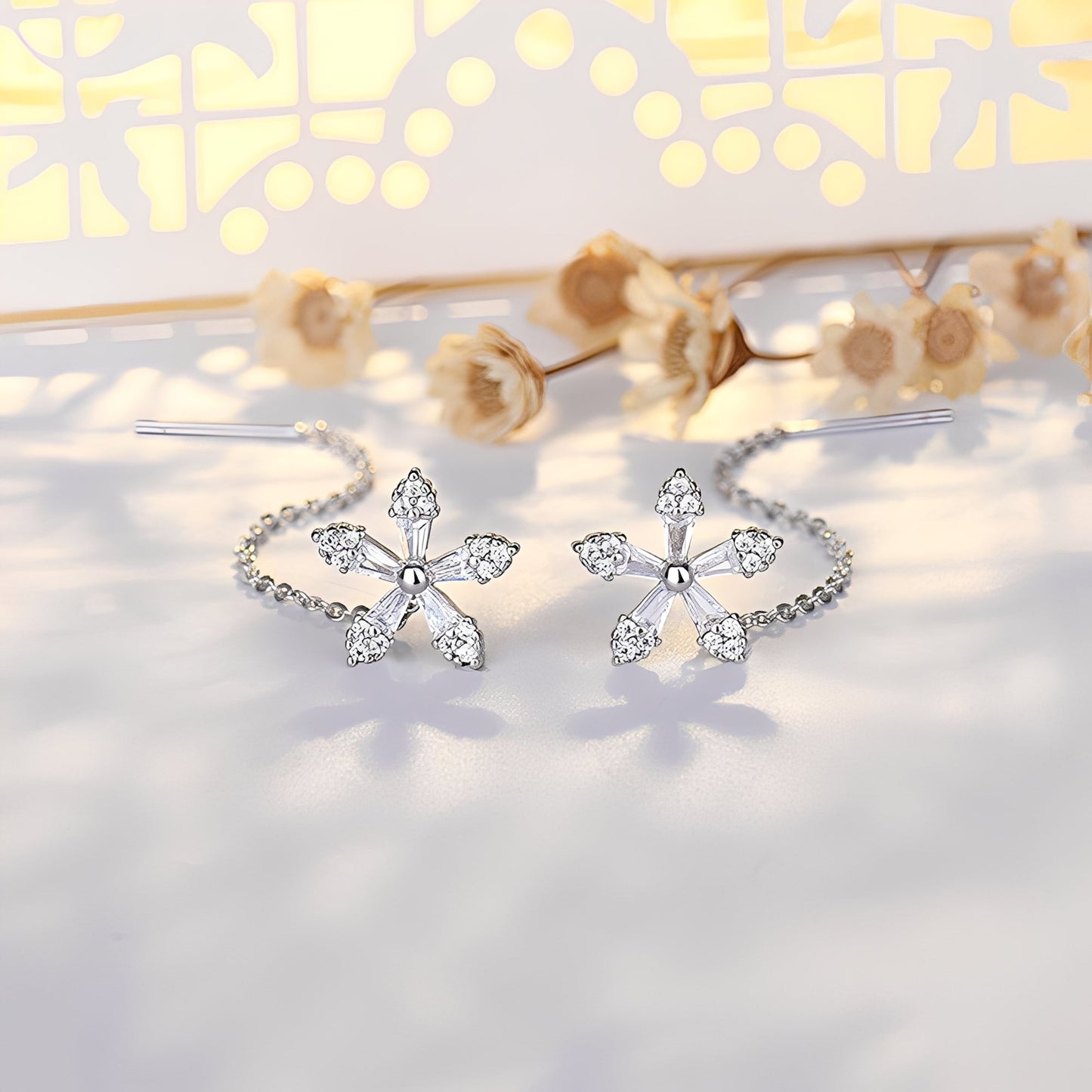 Sophie – Pendientes Diamantes en Hilo Flor (Par)