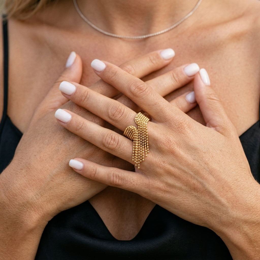 Dama Anillo de Declaración Ajustable con Diseño de Tassel y Detalles de Cadena Multicapa