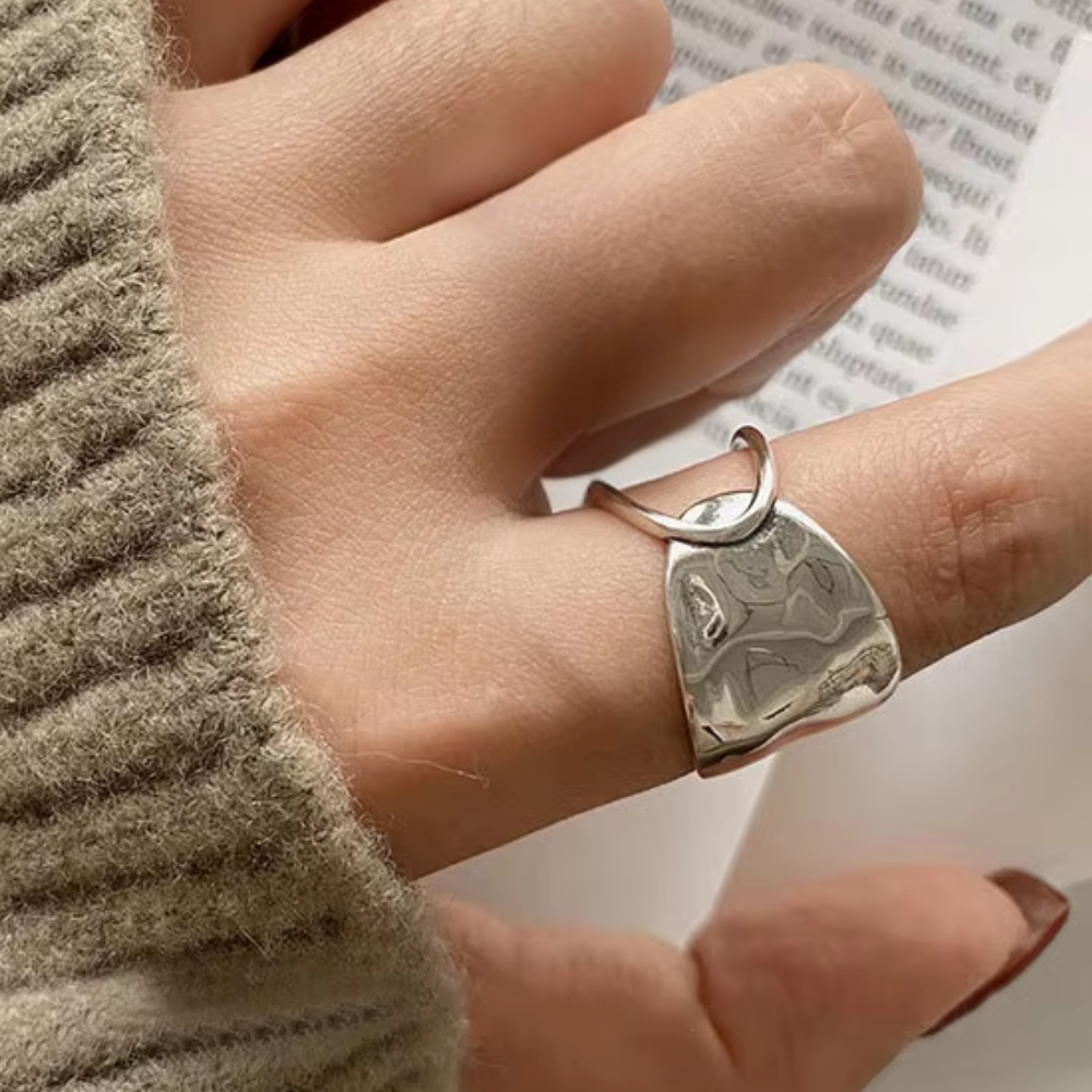 Damas Anillo Chunky Ajustable con Textura Martillada