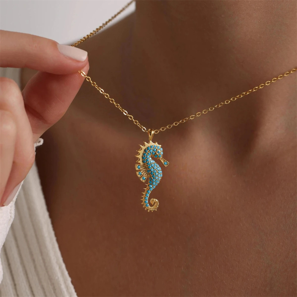 Collar de dama con colgante de caballito de mar en diseño océano