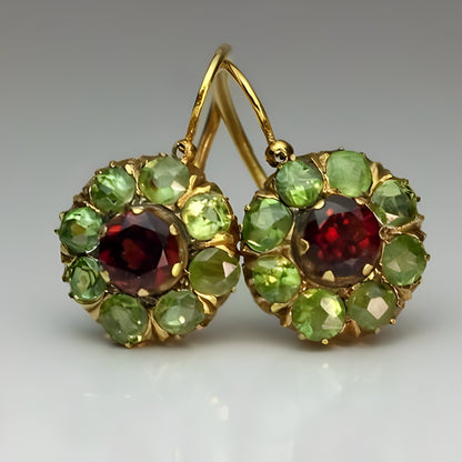 Clarisse – Pendientes Vintage con Cristales Verdes y Rojos