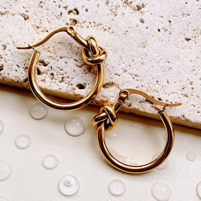 Reina – Pendientes Geométricos Nudo Circular Elegantes