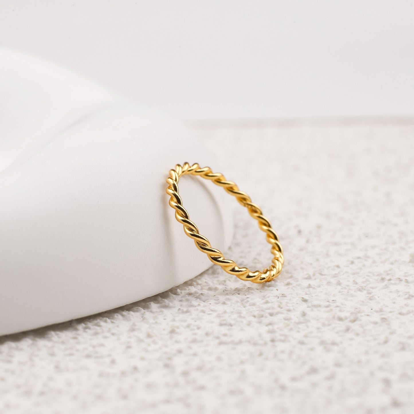 Manon – Anillo Apilable Trenzado