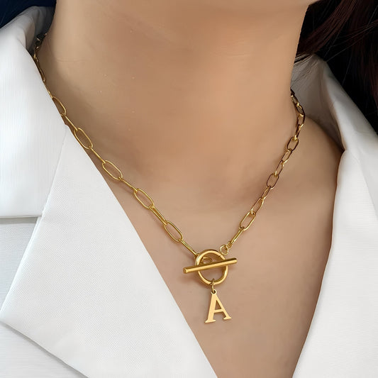 Amara – Collar Inicial en Eslabones de Papel