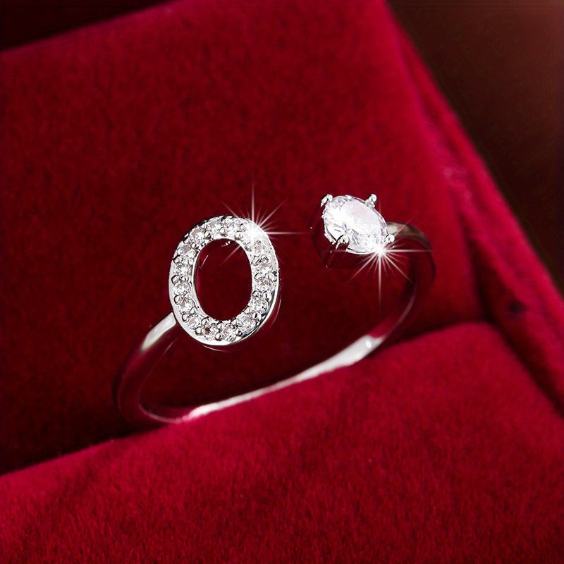 Nova – Anillo Moderno Abierto con Inicial y Circonitas