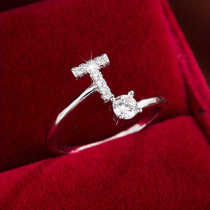 Nova – Anillo Moderno Abierto con Inicial y Circonitas