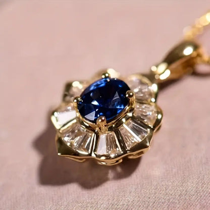 Kavella – Collar Dorado Noctazure Elegante