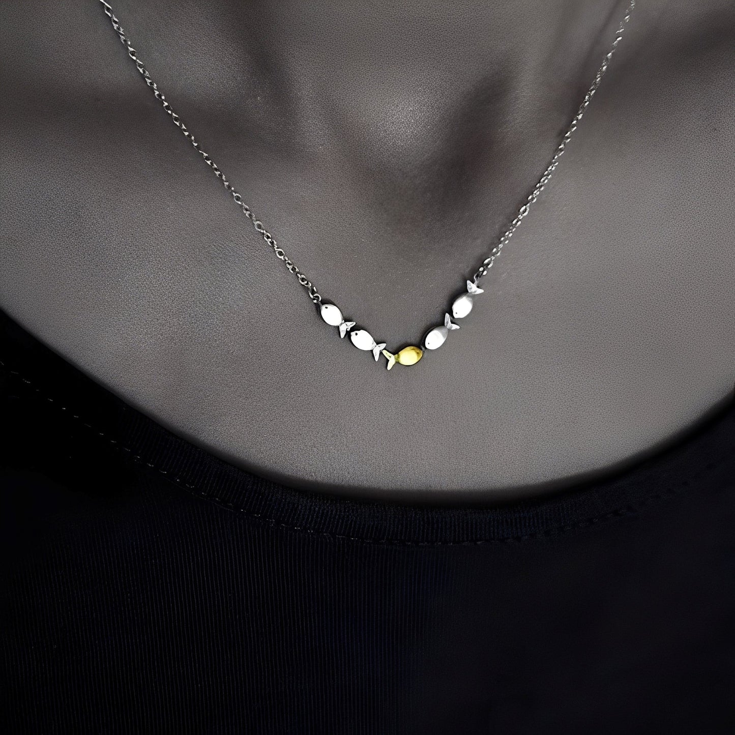 Amandine – Collar Pez Dorado Elegante
