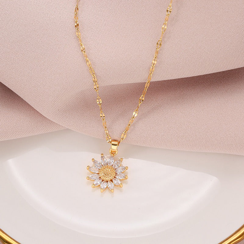 Jennie – Collar Girasol en Cristal y Acabado Dorado