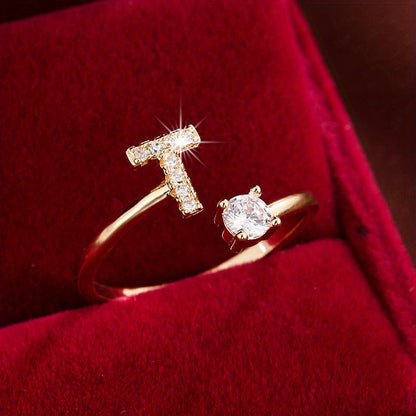 Nova – Anillo Moderno Abierto con Inicial y Circonitas