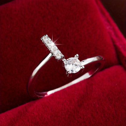 Nova – Anillo Moderno Abierto con Inicial y Circonitas