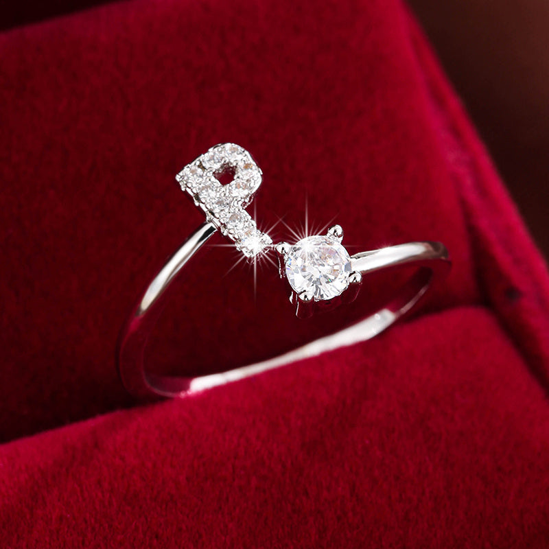Nova – Anillo Moderno Abierto con Inicial y Circonitas
