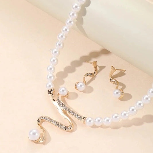 Mina – Conjunto de collar y pendientes de perlas a juego