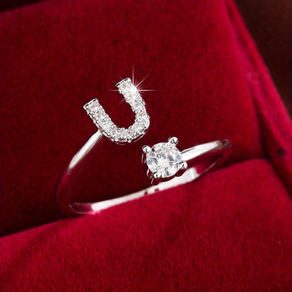 Nova – Anillo Moderno Abierto con Inicial y Circonitas