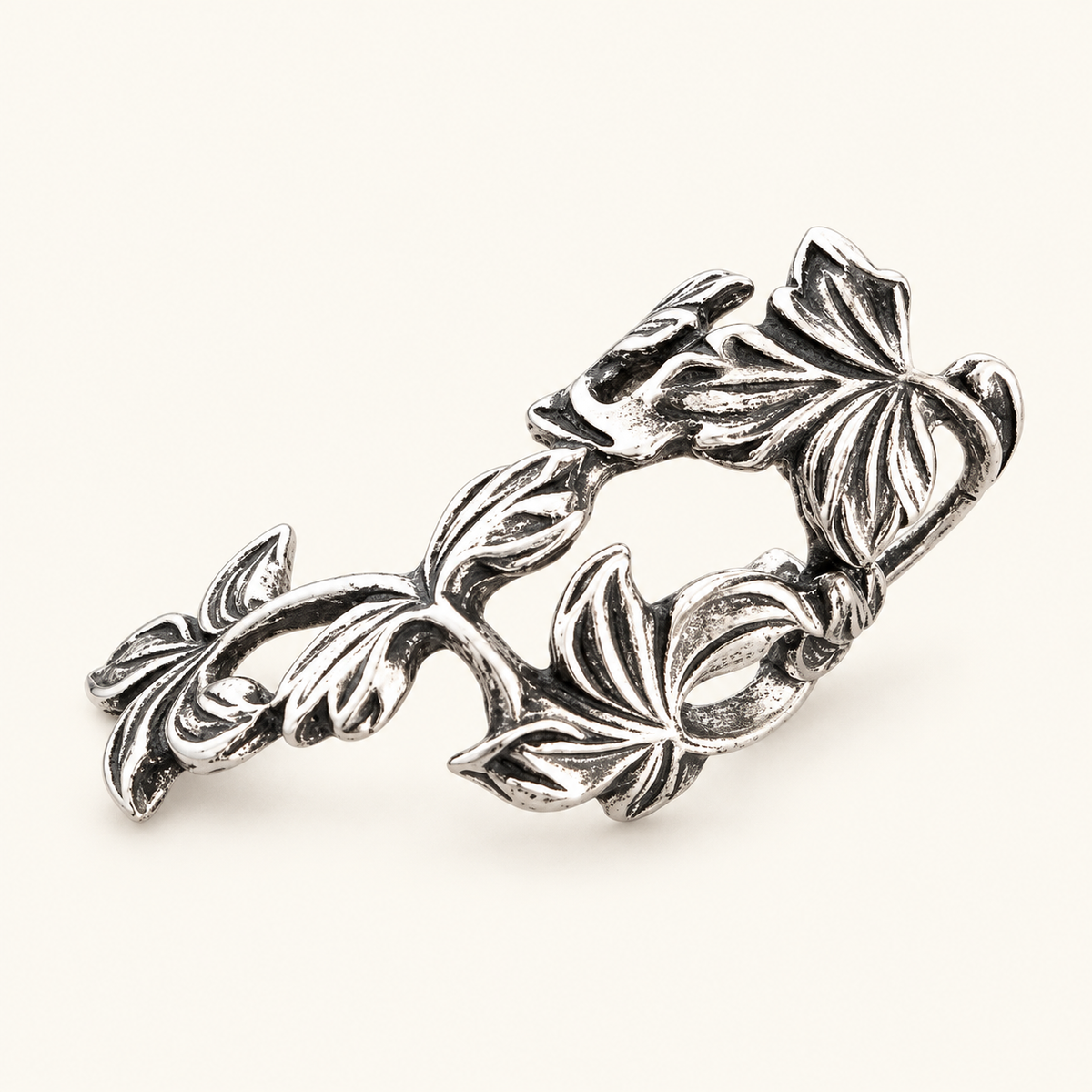Pendiente de Mujer con Motivo de Hoja Floral y Forma de Ear Crawler Curvada