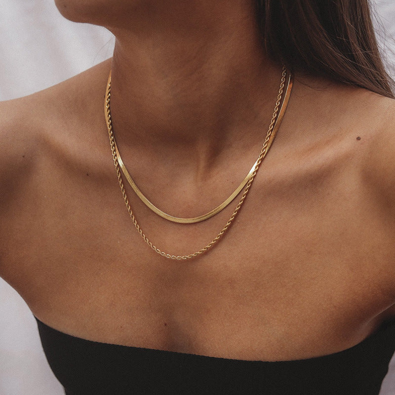 Nicole – Collar Dorado a Capas Múltiples