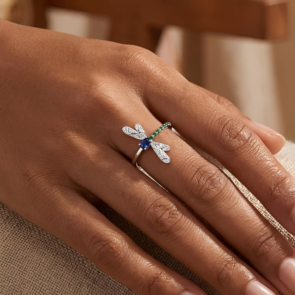 Anillo Libélula Damas con Varios Acentos de Piedra y Alas Detalladas