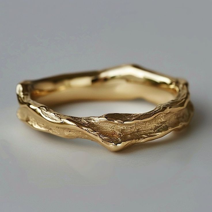 Sara – Anillo Vintage de Oro Forjado