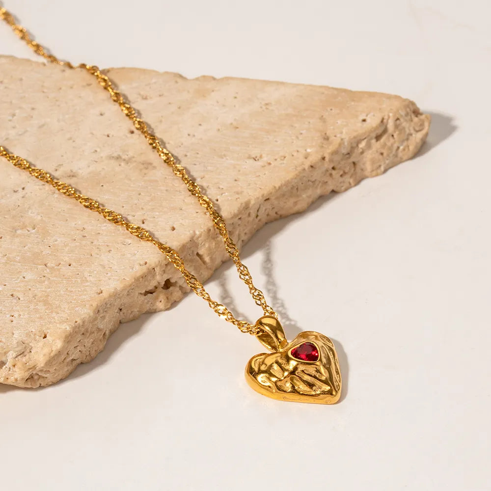 Vesper - Collar de corazón rojo dorado