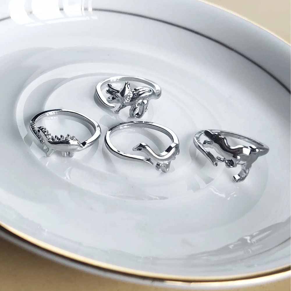 Anillo de Dinosaurio Ajustable con Diseño Abierto