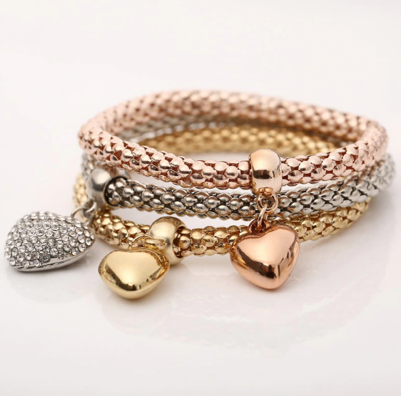Aria – Pulsera de Metal con Corazones Sólidos