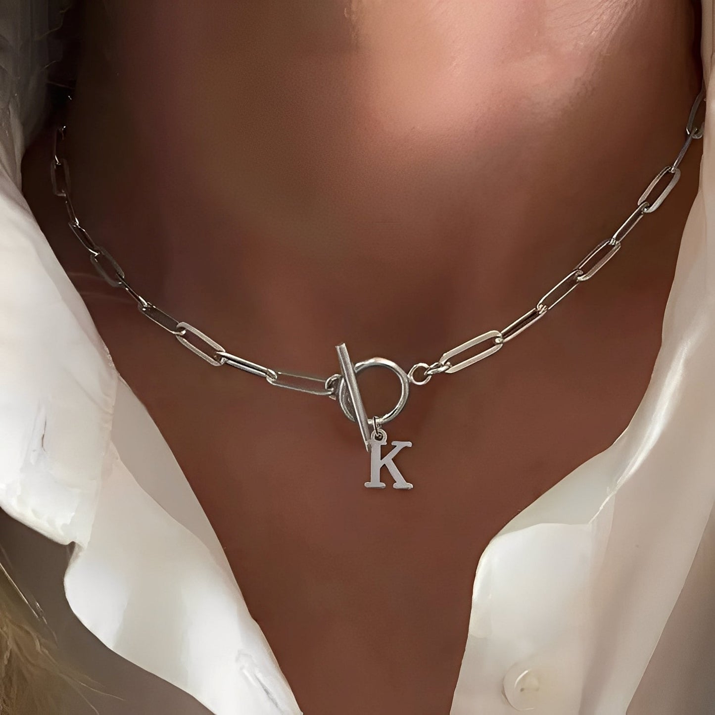 Amara – Collar Inicial en Eslabones de Papel