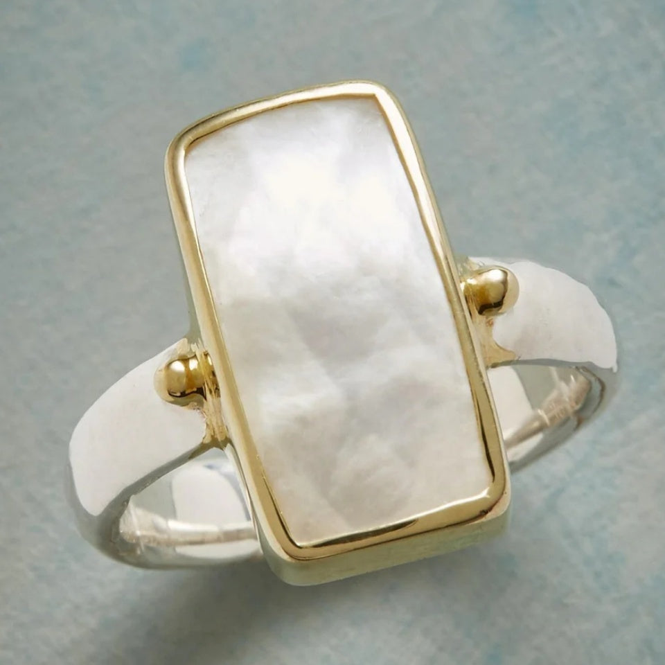 Anillo Geométrico de Mujer con Moonstone y Diseño Boho