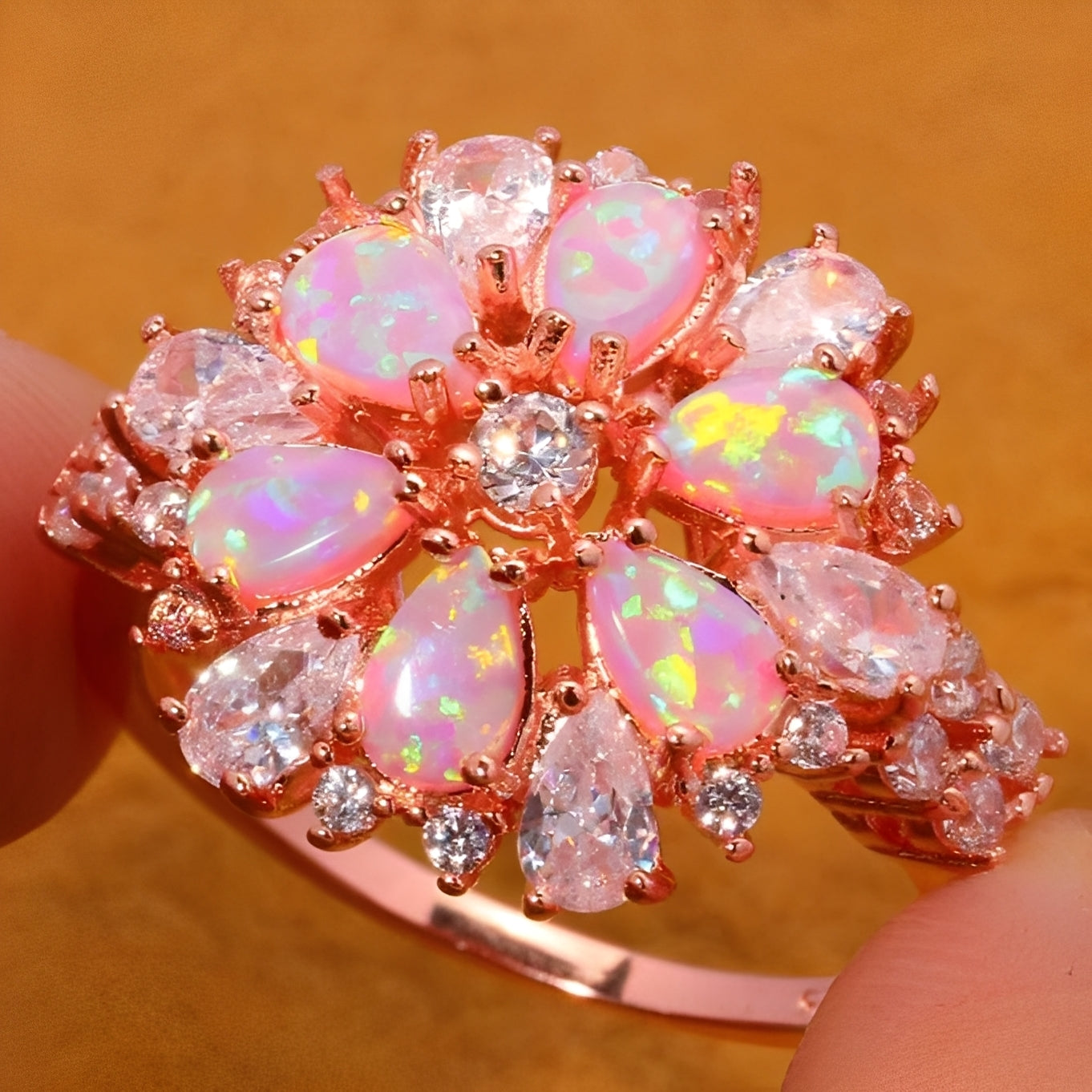 Rian – Anillo Refinado Flor Ópalo de Fuego