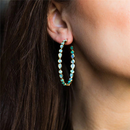 Luminosa Elegancia - Pendientes de Ópalo Azul y Acabado Dorado