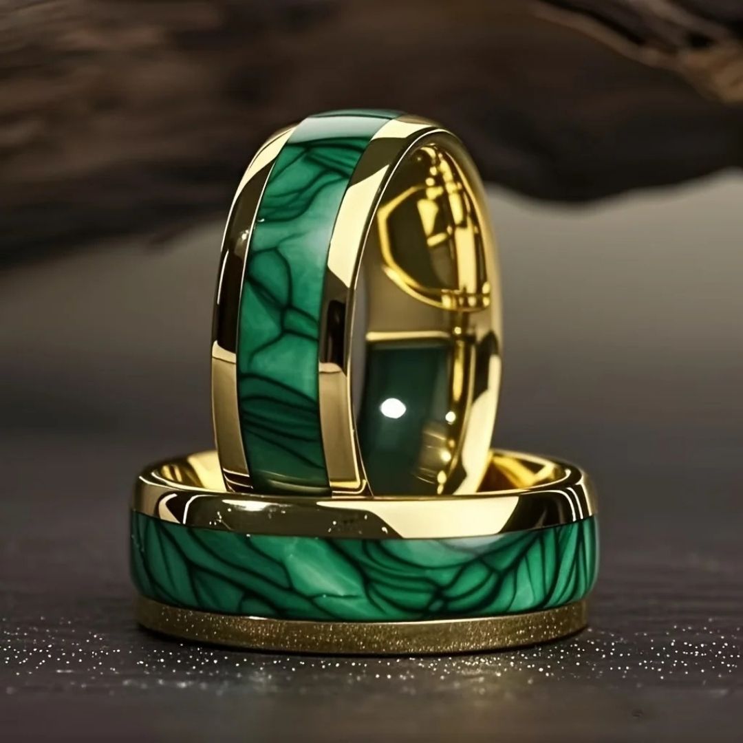 Anillo de Declaración Femenino con Piedra Central Ovalada y Montura Clara