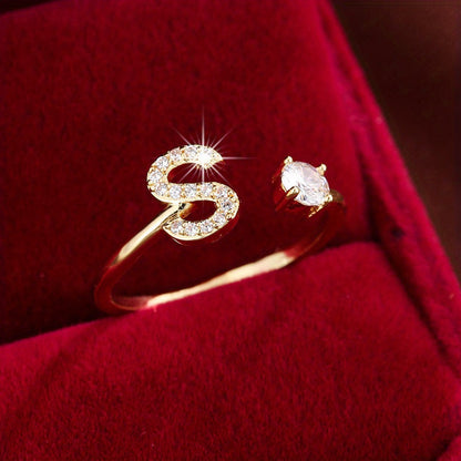 Nova – Anillo Moderno Abierto con Inicial y Circonitas