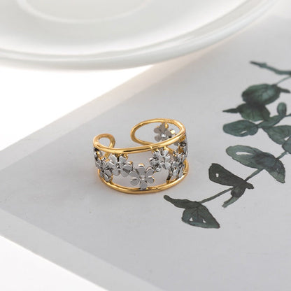 Merina – Anillo Asimétrico con Flor de Margarita