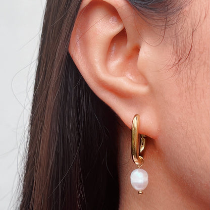 Yuna – Pendientes Huecos en Forma U Elegantes