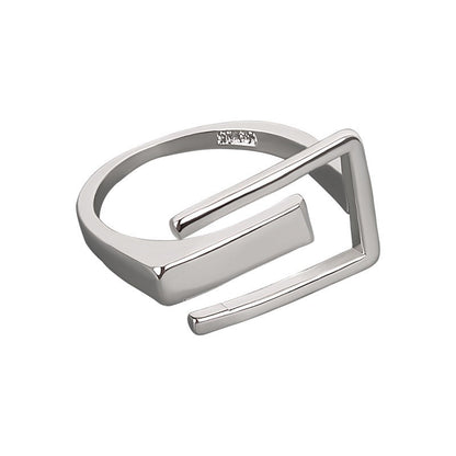 Malia – Anillo Plateado con Diseño Irregular