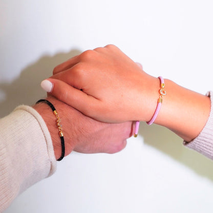 Calla – Pulsera Inicial Grabada Ajustable