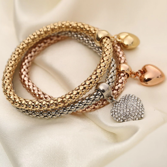Aria – Pulsera de Metal con Corazones Sólidos