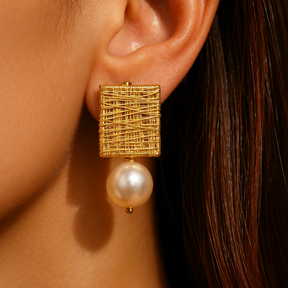 Bella – Pendientes Vintage con Hilos Dorados y Perlas